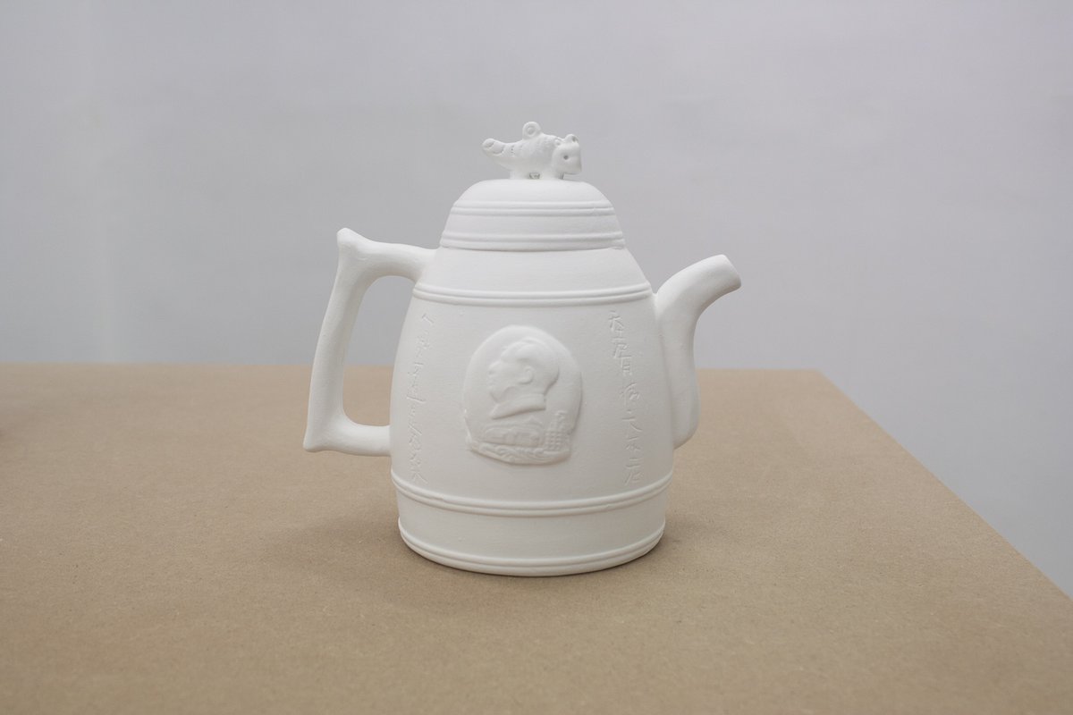 Gaylen Gerber, 2016Installation view: Gaylen Gerber, Support, n.d., oil paint on Cultural Revolution teapot with portrait of Mao Zedong, China, Yixing ware, 1960’s, 15.8 x 17.7 x 12.7 cm (6.5 x 7 x 5 in.) Galerie Emanuel Layr, Vienna