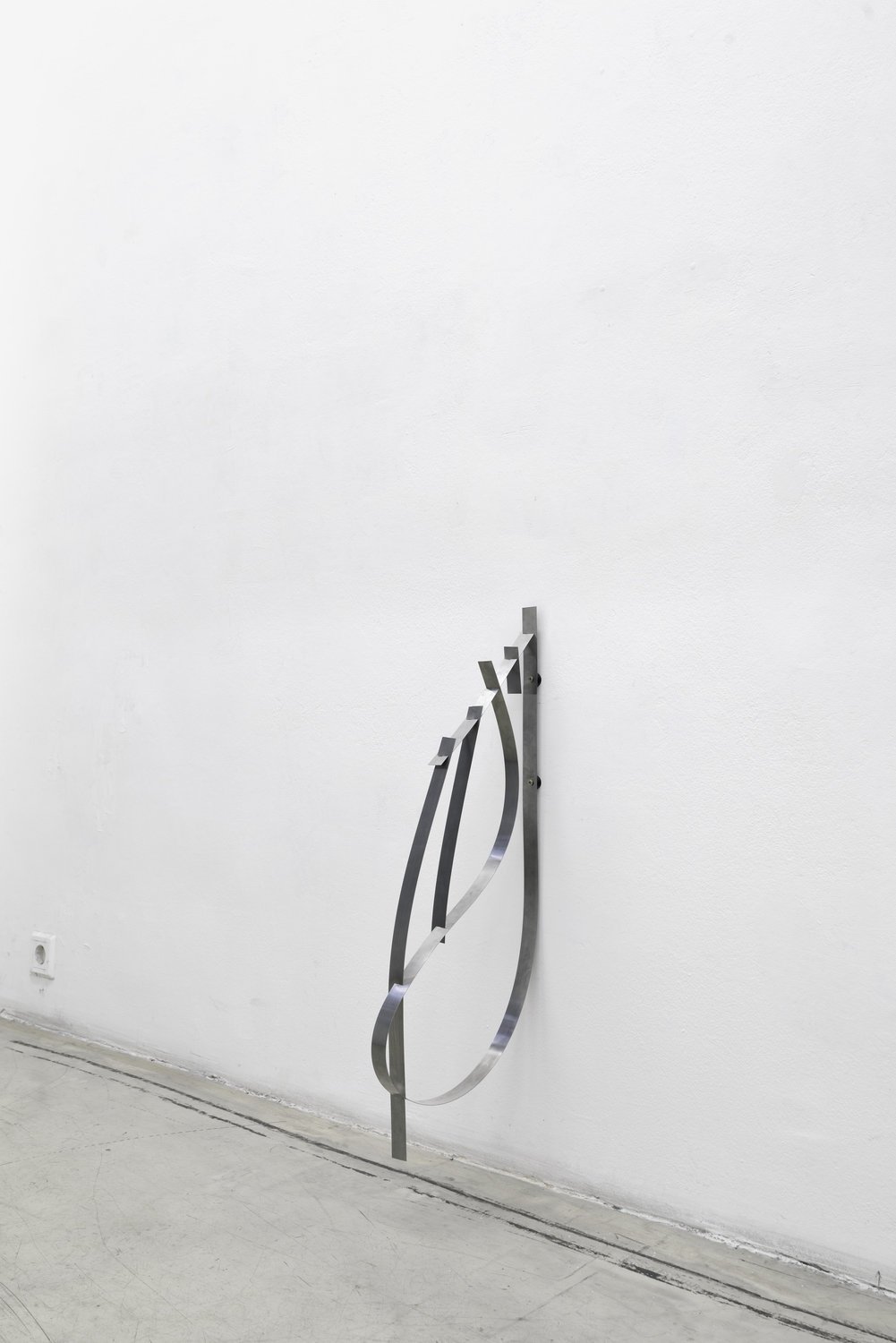 Benjamin Hirtecocc, 2016Spring steel, rubber, screws50 x 40 x 2.5 cmLieber Rücken / Gentle spine, Kunstbüro, Vienna, 2016