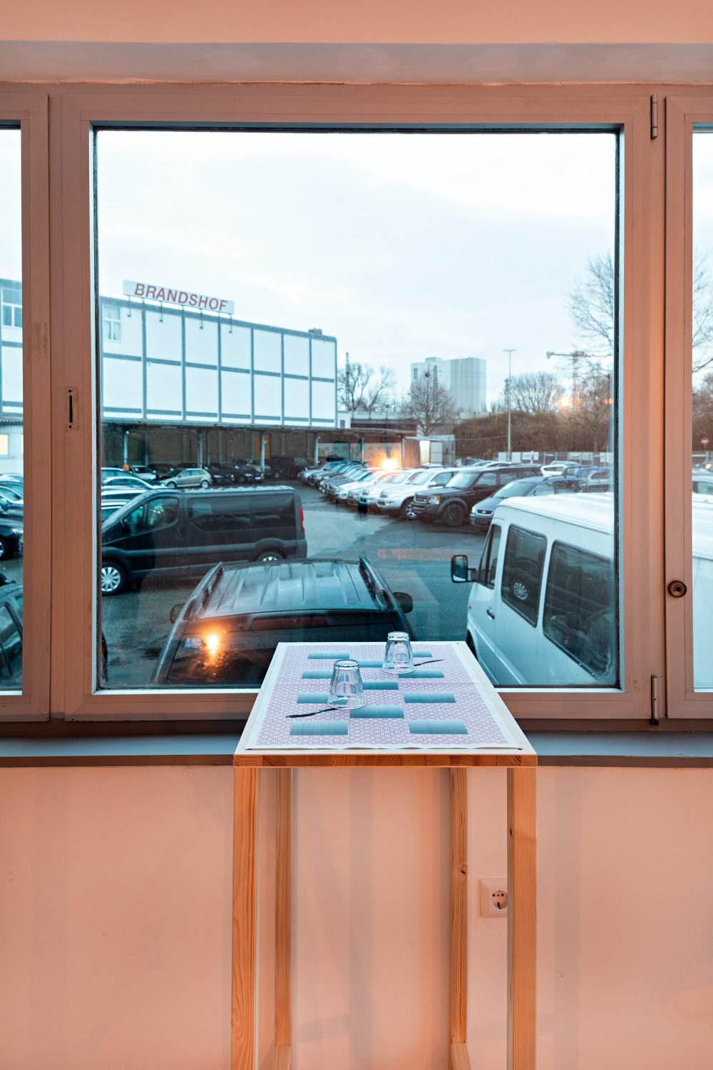 Nick OberthalerSet de table, 2018Installation viewVIS, Hamburg