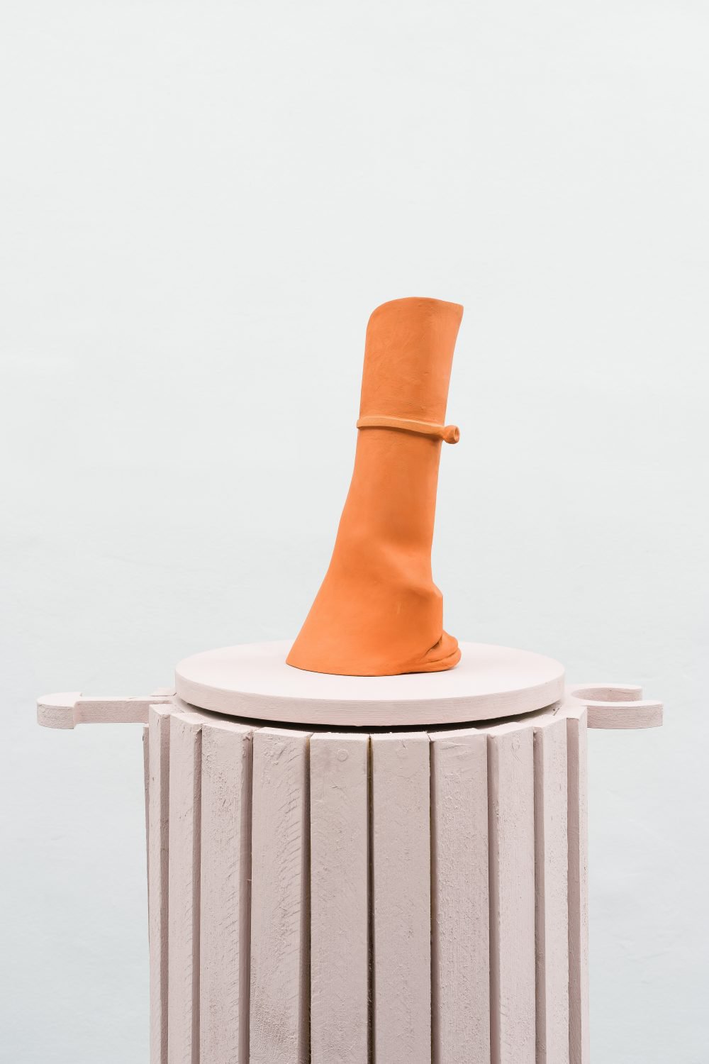 Lena HenkeGolden Ages, 2017Glazed ceramic on wooden pedestal18 x 15 x 36 cm