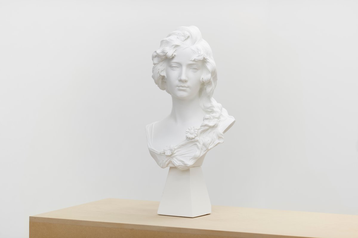 Gaylen Gerber, 2020Installation view: Gaylen Gerber, Support, n.d., oil paint on marble bust of a woman, Adolpho Cipriani (active 1880-1930), Italy, 66 x 34.2 x 34.2 cm (26 x 13 ½ x 13 ½ in.)Layr, Vienna