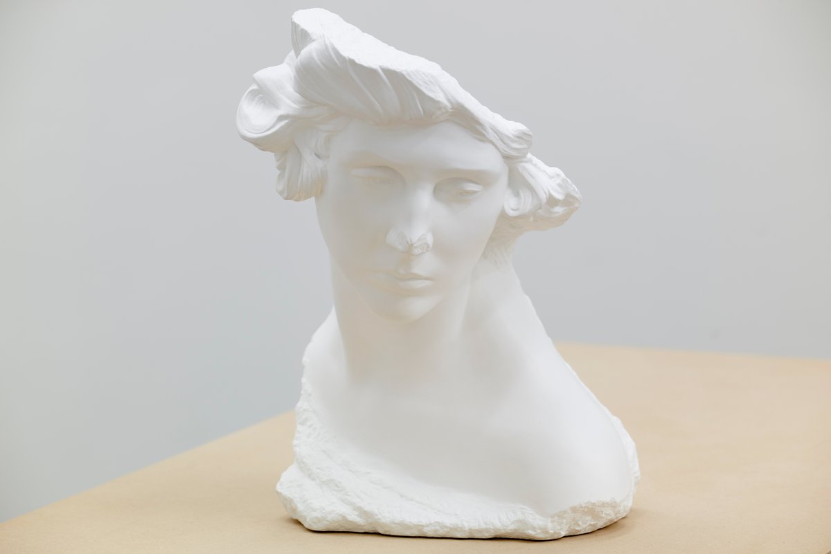 Gaylen Gerber, 2020Installation view: Gaylen Gerber, Support, n.d., oil paint on marble bust of a woman, William Reid Dick (1879–1961), Britain, 39.4 x 26.6 x 26.6 cm (15 ½ x 10 ½ x 10 ½ in.)Layr, Vienna