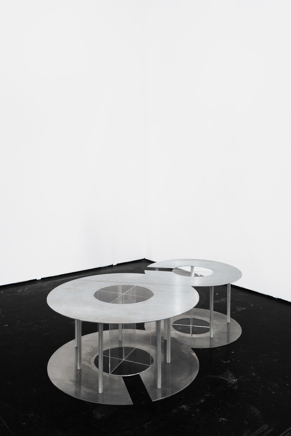 Benjamin HirteUntitled, 2014Aluminium and acrylic glass40 x 162 x 96 cm