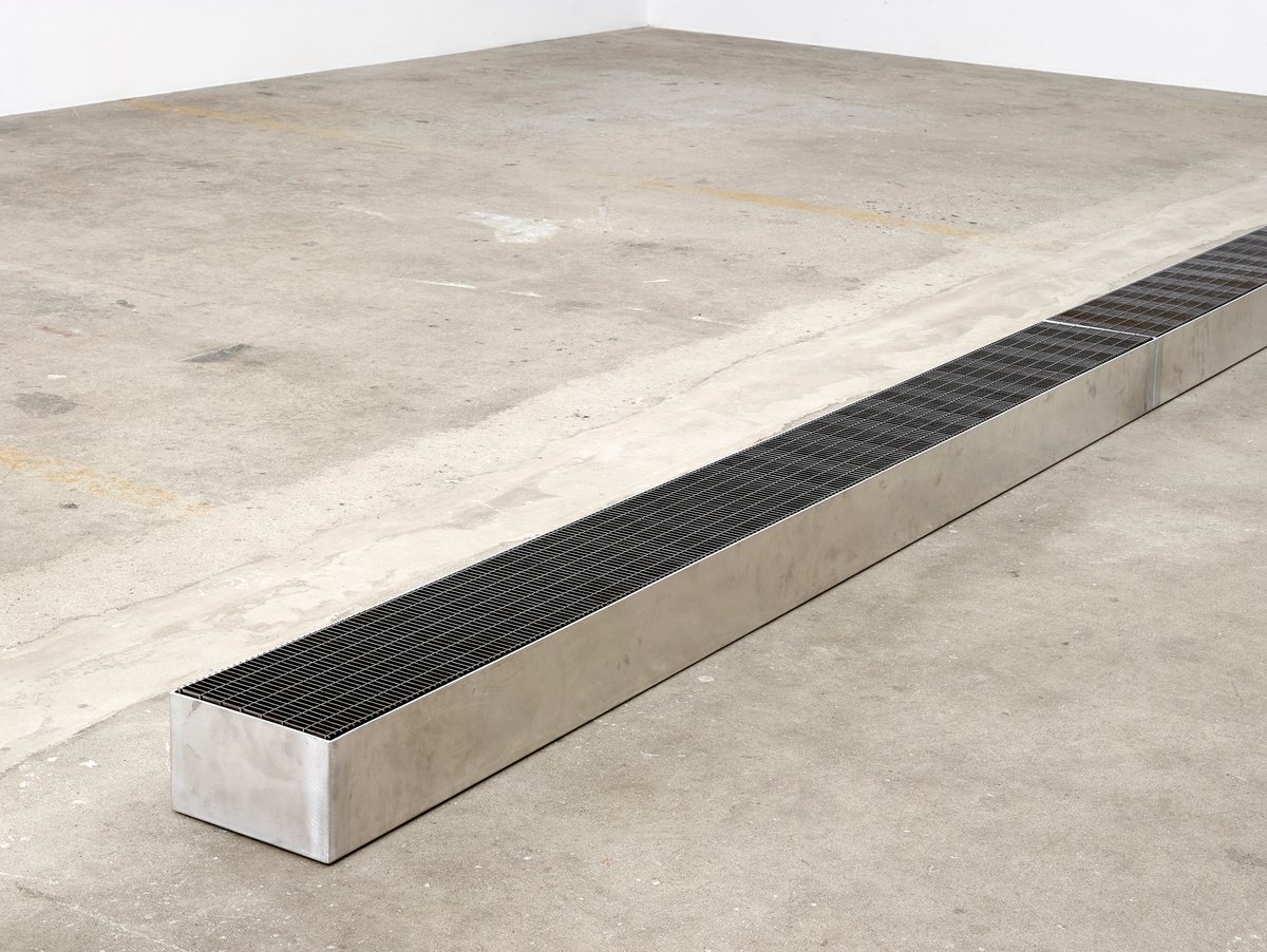 Benjamin HirteGutter / Rinne, 2017Aluminium, steel, various materials18 x 500 x 25 cmThe Long Zoom, Christian Andersen, Copenhagen, 2018